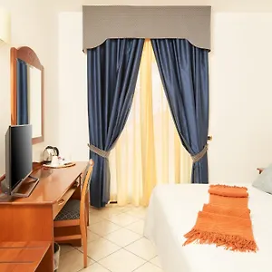 Hotel Relax, Syracuse